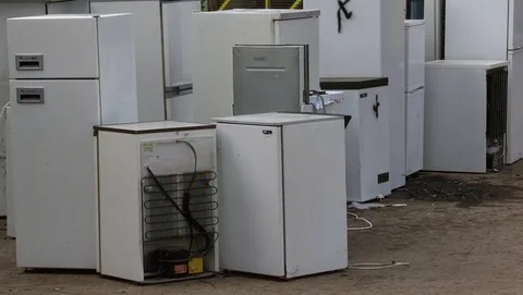 Professional Dubai junk removal team handling furniture and appliance disposal